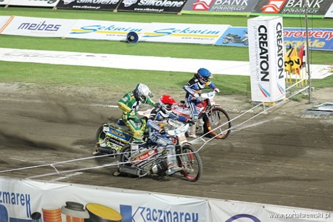 Zacięty mecz z Falubazem