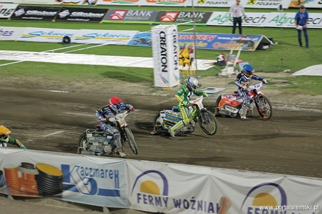 Zacięty mecz z Falubazem