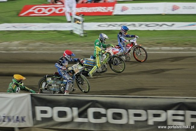 Zacięty mecz z Falubazem