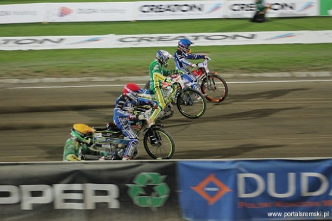 Zacięty mecz z Falubazem