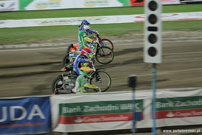 Zacięty mecz z Falubazem