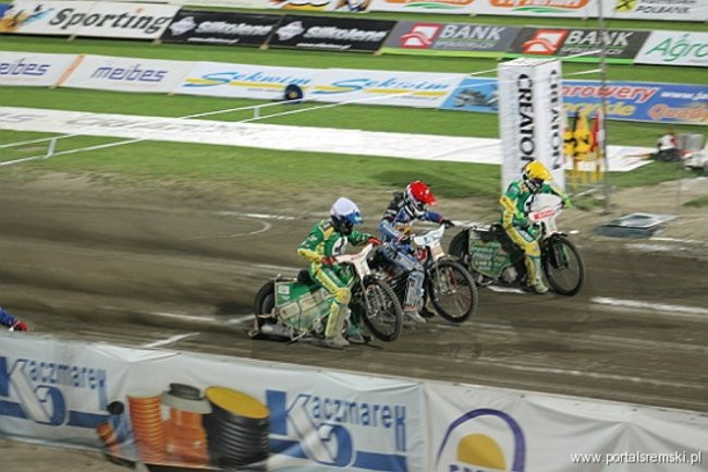 Zacięty mecz z Falubazem