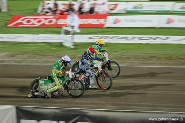 Zacięty mecz z Falubazem