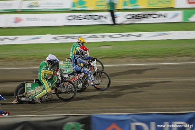 Zacięty mecz z Falubazem