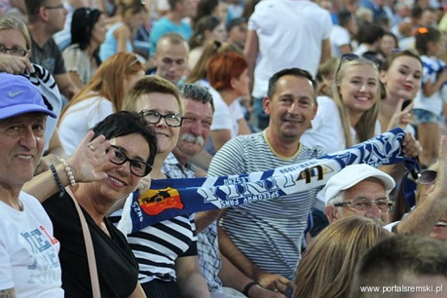 Zacięty mecz z Falubazem