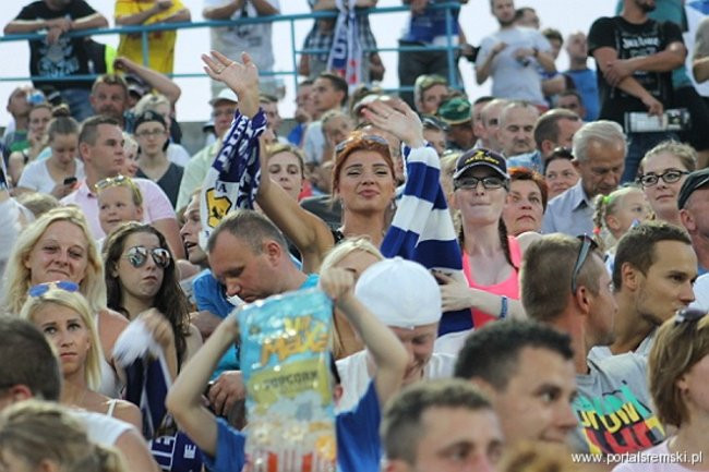 Zacięty mecz z Falubazem