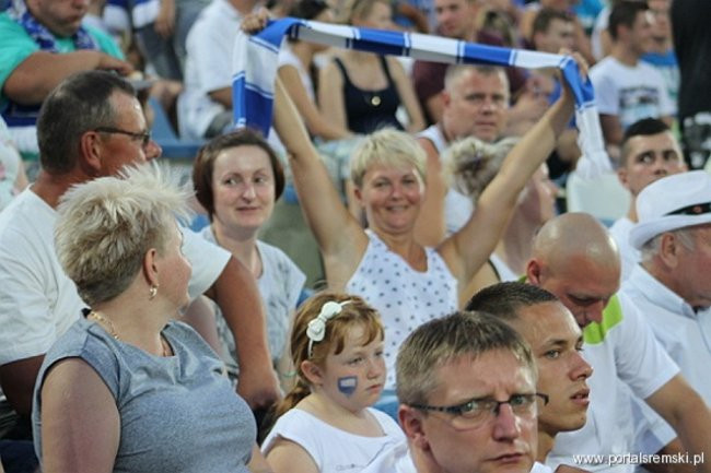 Zacięty mecz z Falubazem