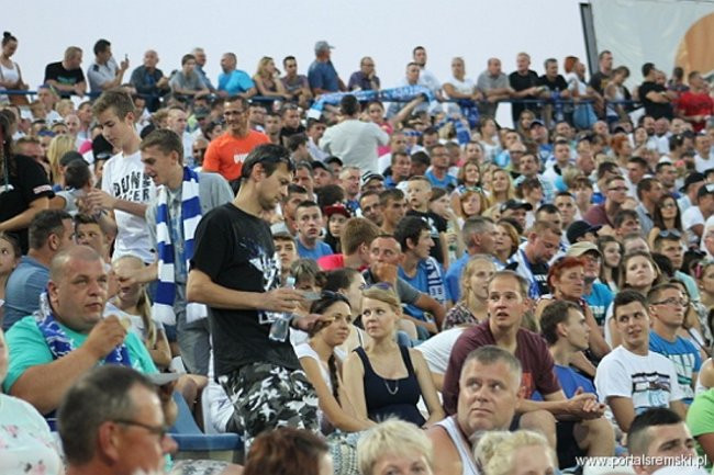 Zacięty mecz z Falubazem