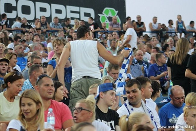 Zacięty mecz z Falubazem