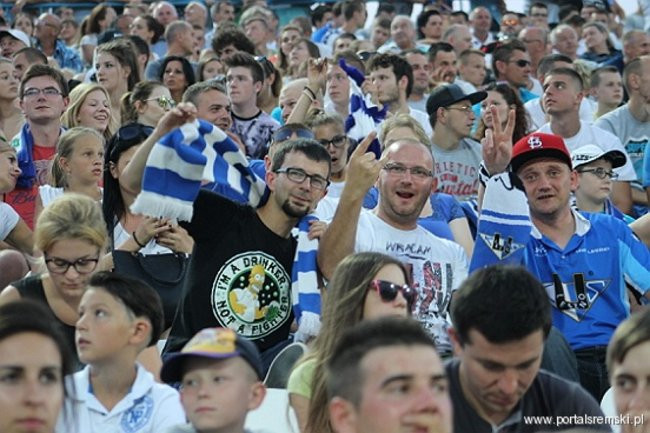 Zacięty mecz z Falubazem