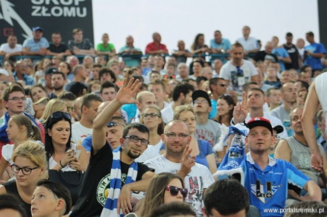 Zacięty mecz z Falubazem