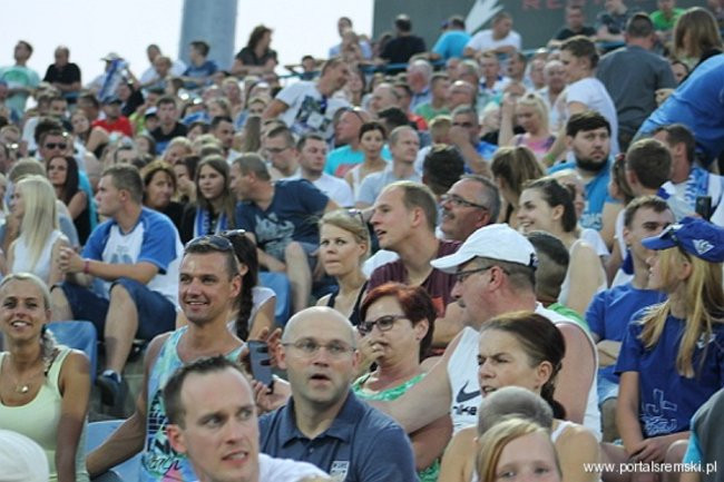 Zacięty mecz z Falubazem