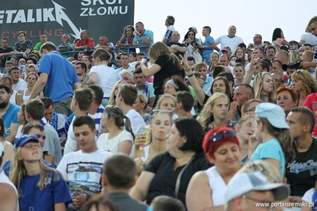 Zacięty mecz z Falubazem