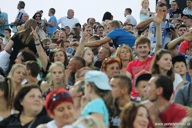 Zacięty mecz z Falubazem