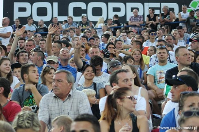 Zacięty mecz z Falubazem