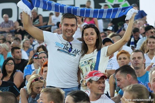 Zacięty mecz z Falubazem