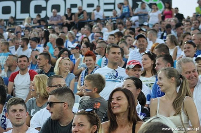 Zacięty mecz z Falubazem