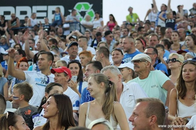 Zacięty mecz z Falubazem