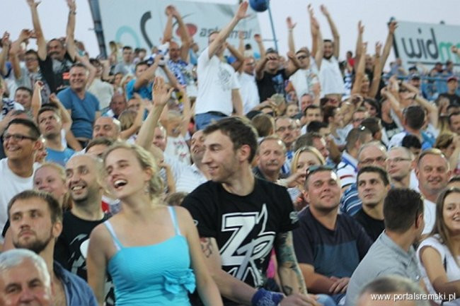 Zacięty mecz z Falubazem