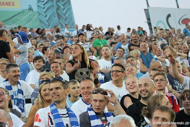 Zacięty mecz z Falubazem