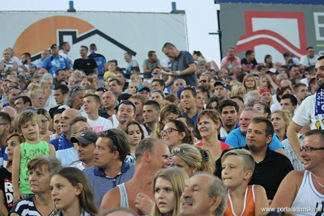 Zacięty mecz z Falubazem