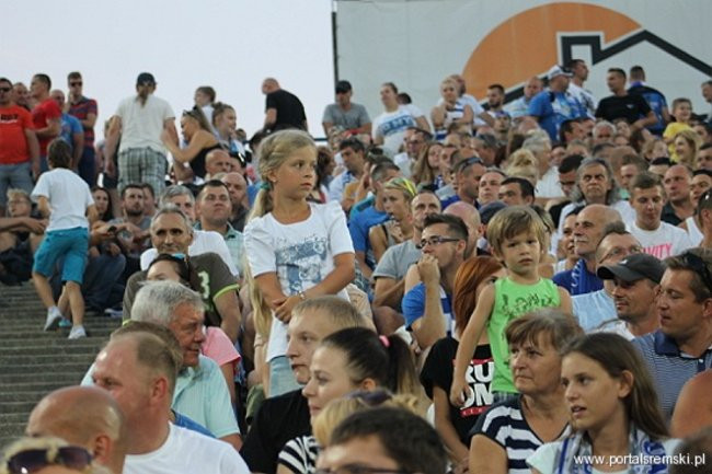 Zacięty mecz z Falubazem