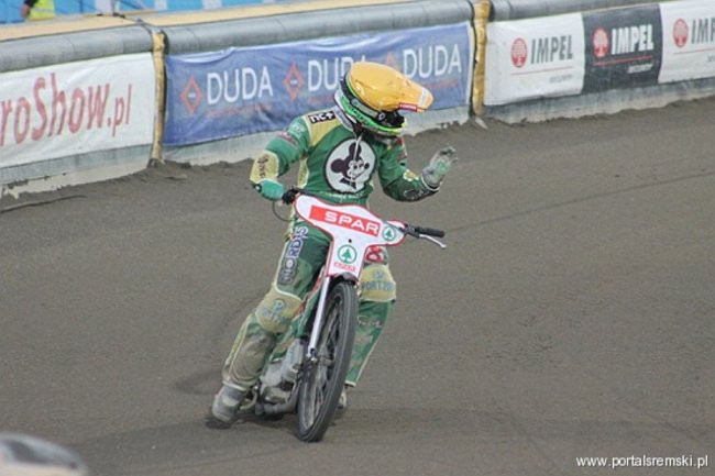 Zacięty mecz z Falubazem