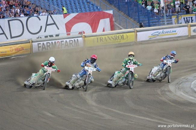 Zacięty mecz z Falubazem