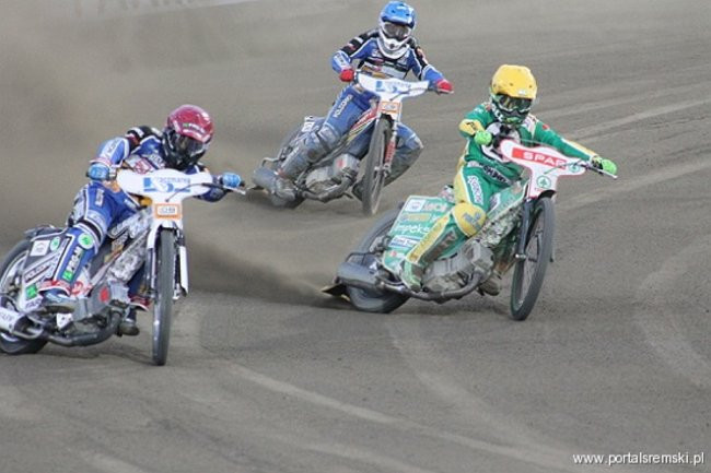 Zacięty mecz z Falubazem