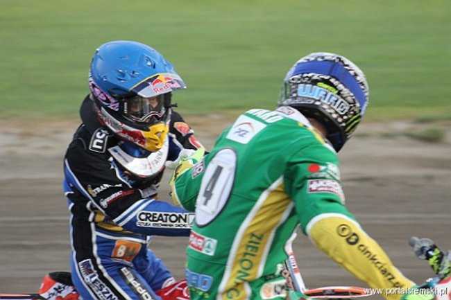 Zacięty mecz z Falubazem