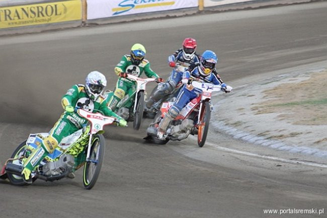 Zacięty mecz z Falubazem