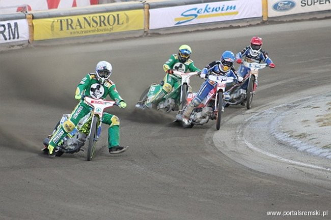 Zacięty mecz z Falubazem