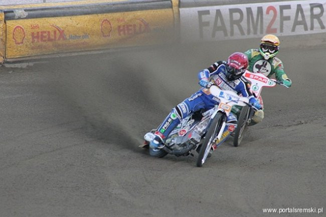 Zacięty mecz z Falubazem