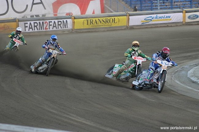 Zacięty mecz z Falubazem