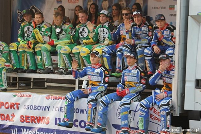 Zacięty mecz z Falubazem