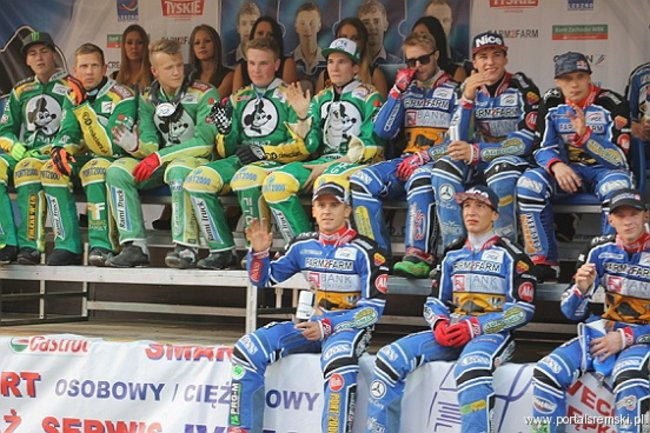 Zacięty mecz z Falubazem