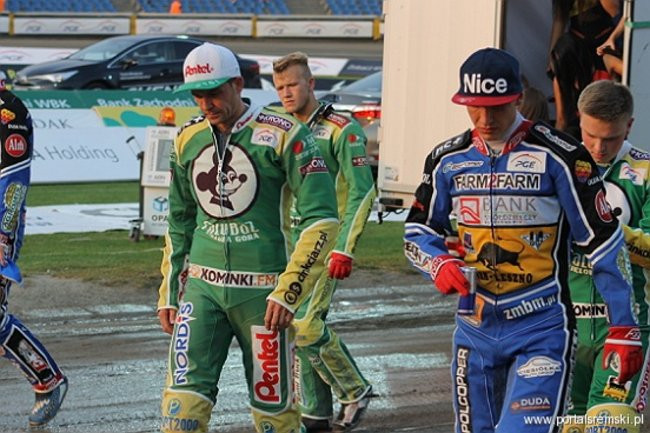 Zacięty mecz z Falubazem