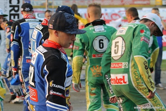 Zacięty mecz z Falubazem