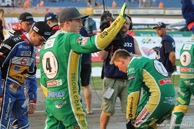 Zacięty mecz z Falubazem