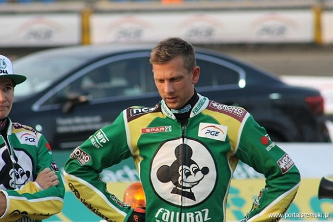 Zacięty mecz z Falubazem