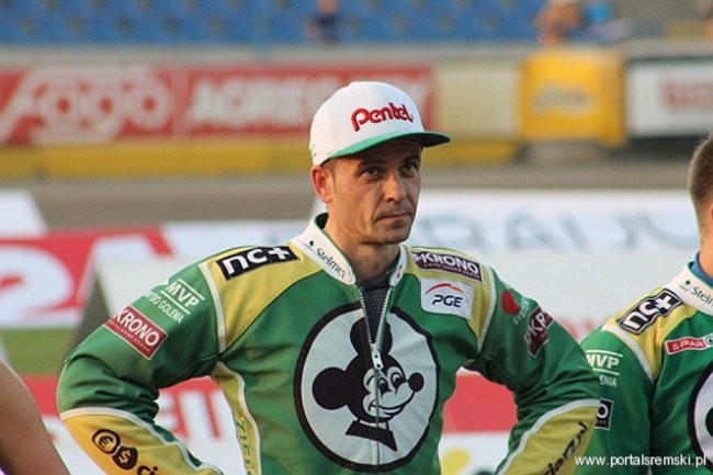 Zacięty mecz z Falubazem