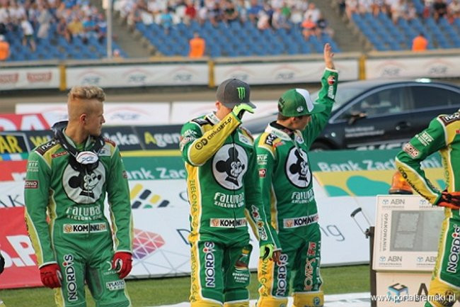 Zacięty mecz z Falubazem