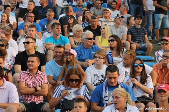 Zacięty mecz z Falubazem