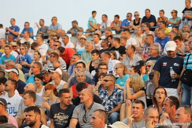 Zacięty mecz z Falubazem