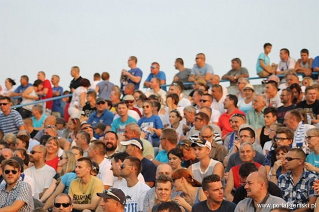 Zacięty mecz z Falubazem