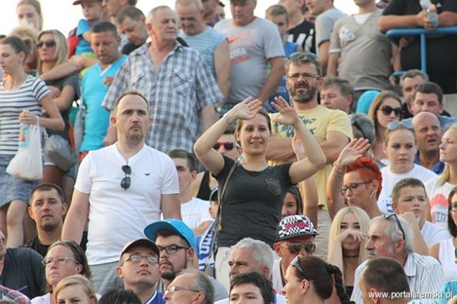 Zacięty mecz z Falubazem