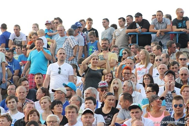 Zacięty mecz z Falubazem