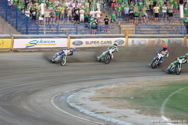 Zacięty mecz z Falubazem