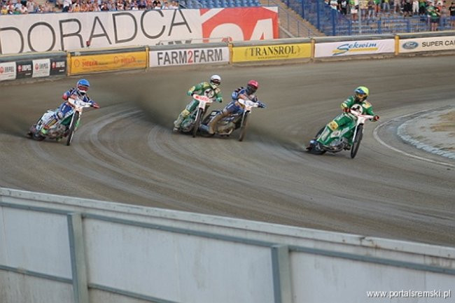 Zacięty mecz z Falubazem