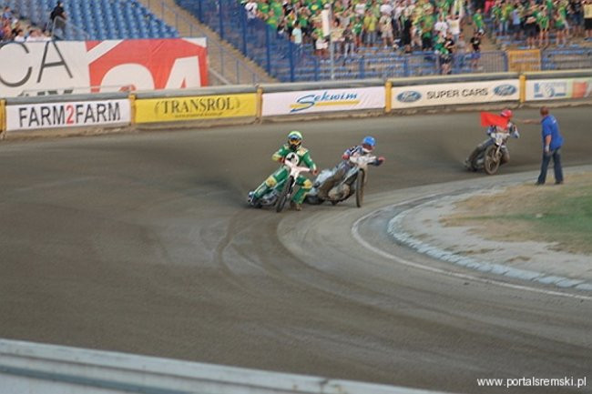 Zacięty mecz z Falubazem